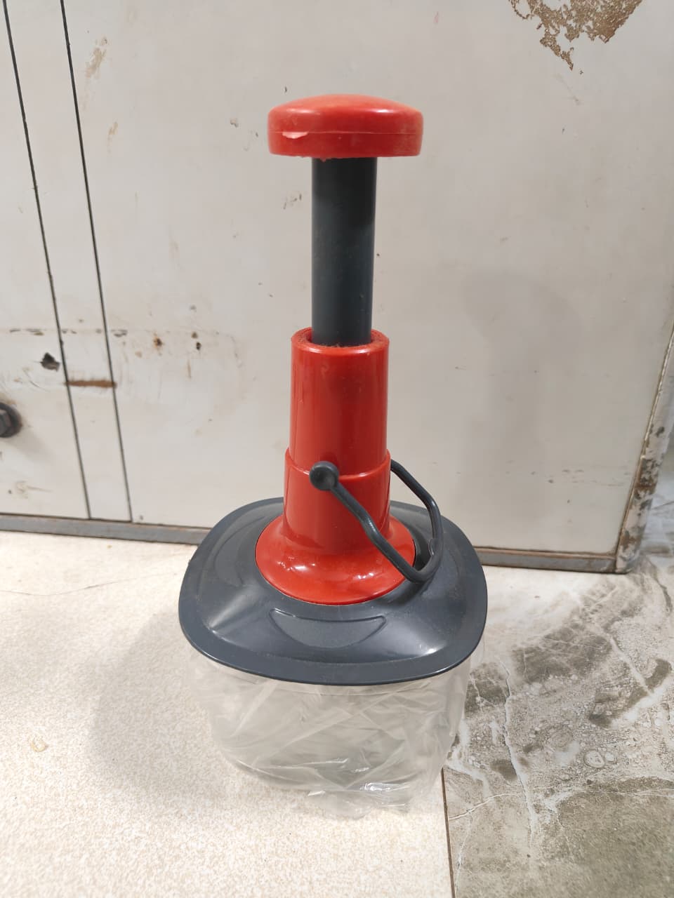 Hand-press vegetable and fruit chopper